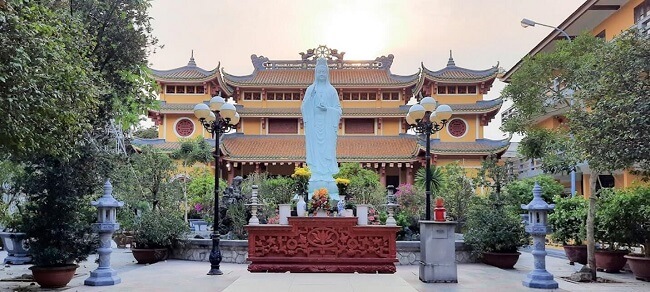 Bức tượng Quan Âm ở chùa Phổ Đà